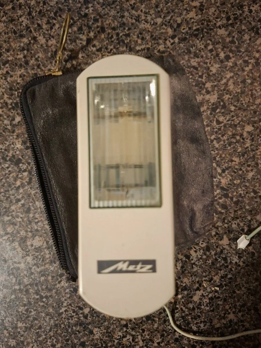 2 Camera Flashes - Image 4
