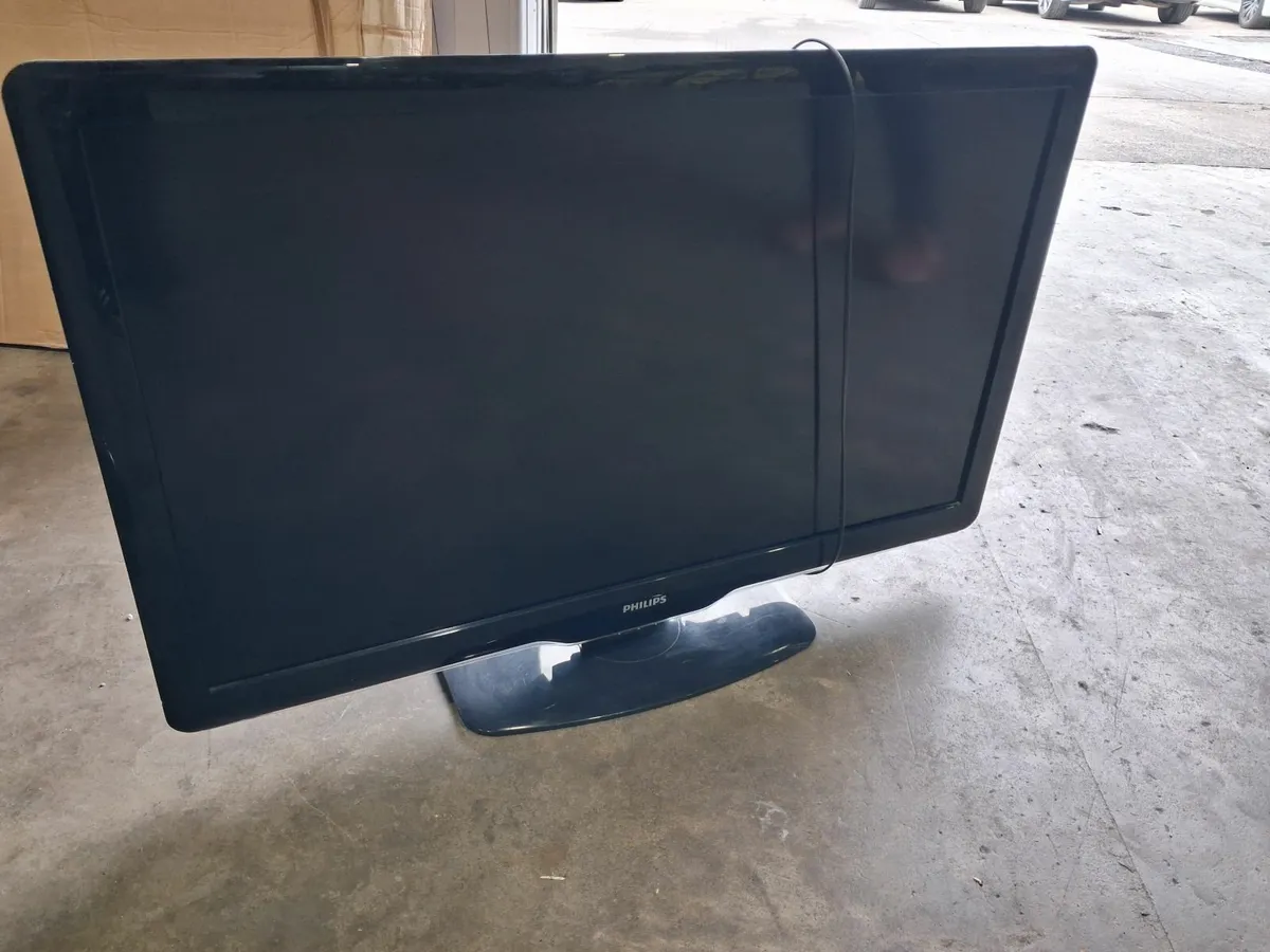 Online Auction Of A Philips Television & More! - Image 1