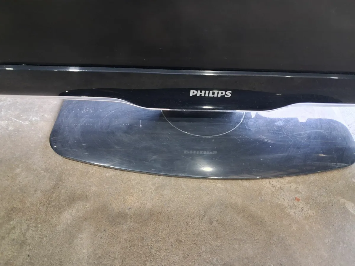 Online Auction Of A Philips Television & More! - Image 2