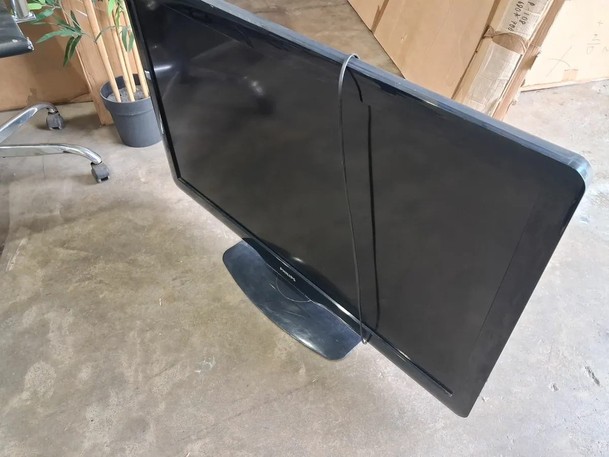 Online Auction Of A Philips Television & More! - Image 3