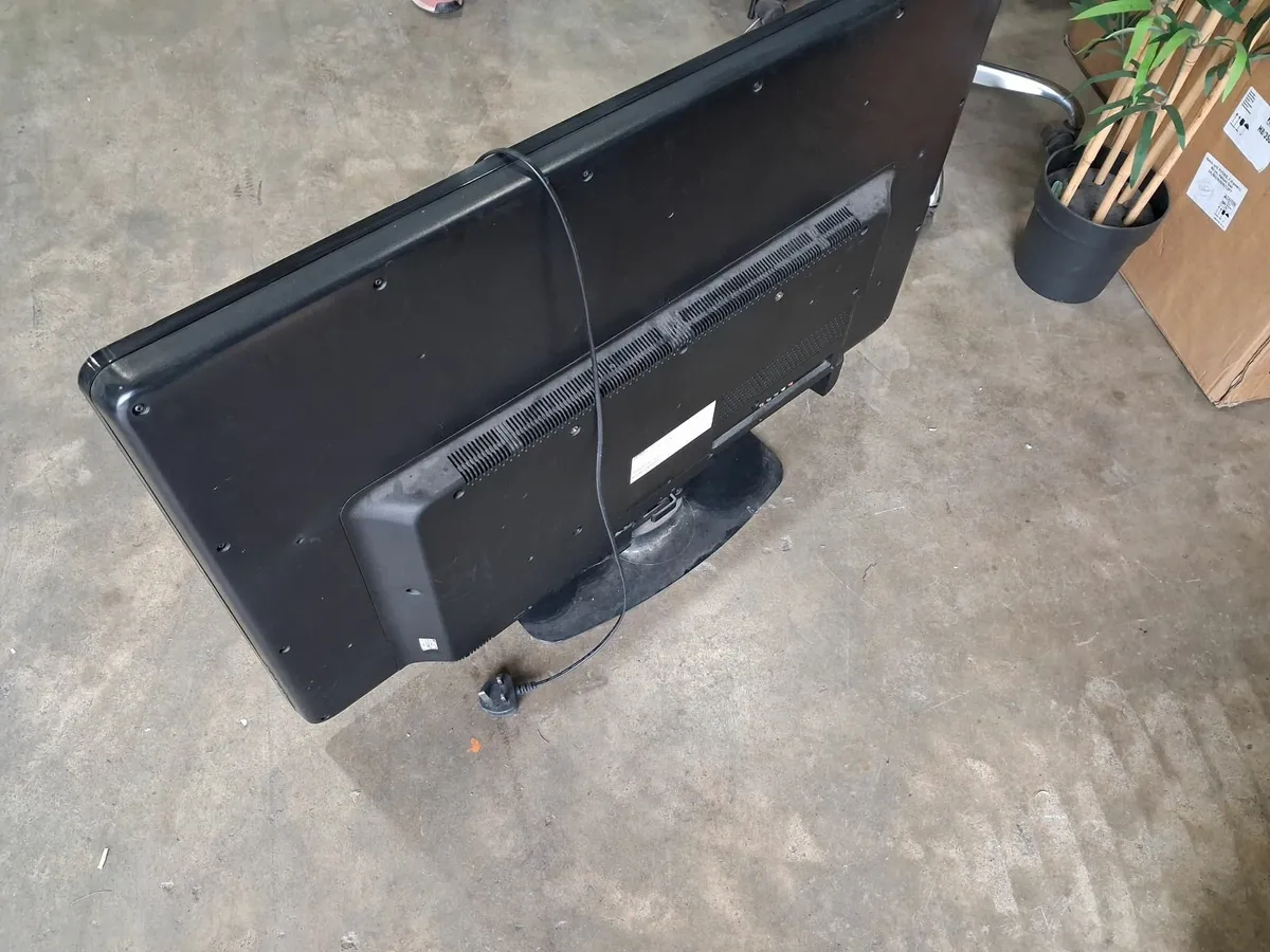 Online Auction Of A Philips Television & More! - Image 4