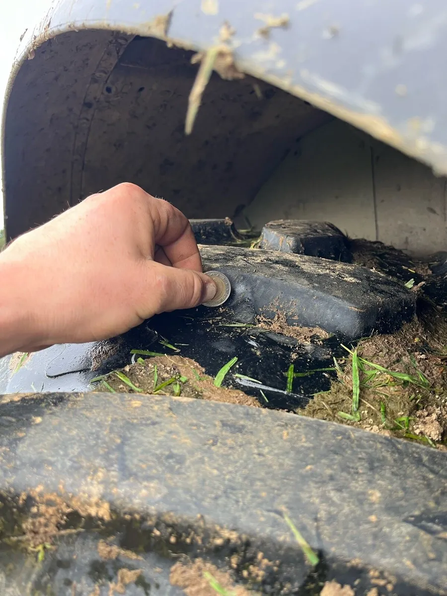 4 mint john deere rims with tyres - Image 4