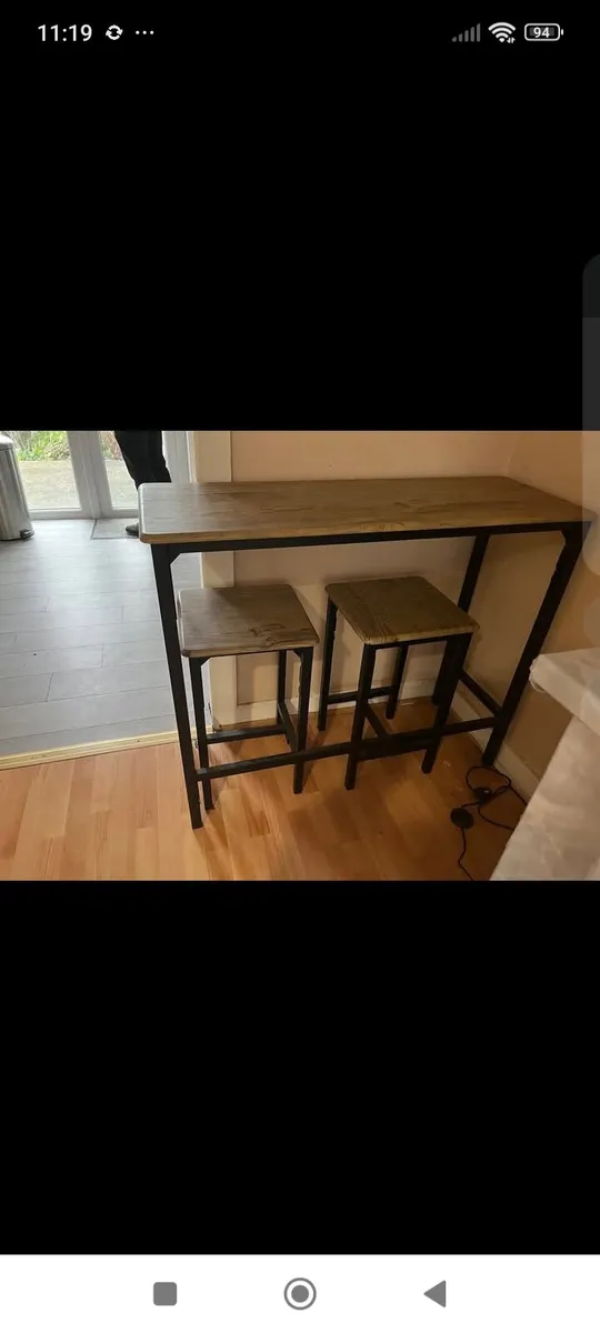 Breakfast bar and stools - Image 2