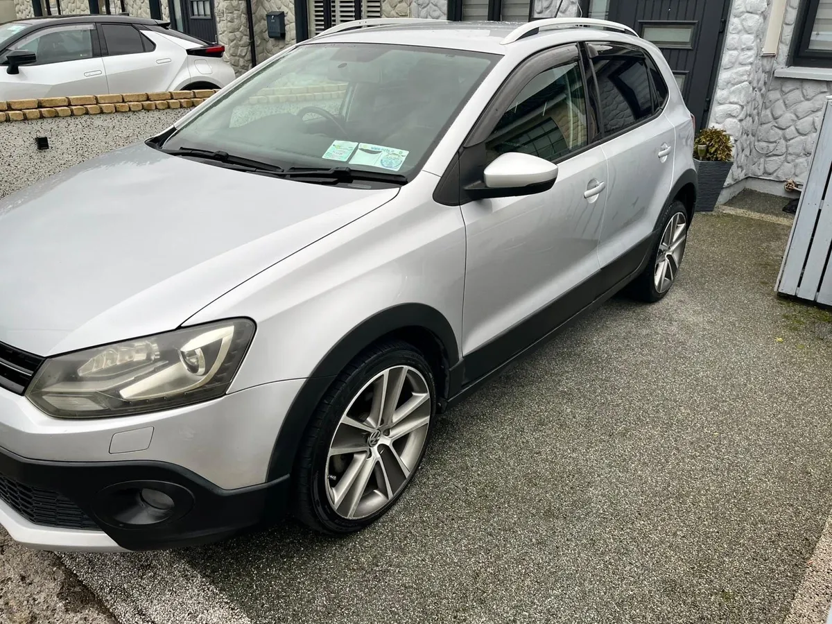 Volkswagen Polo Cross AUTOMATIC - Image 2