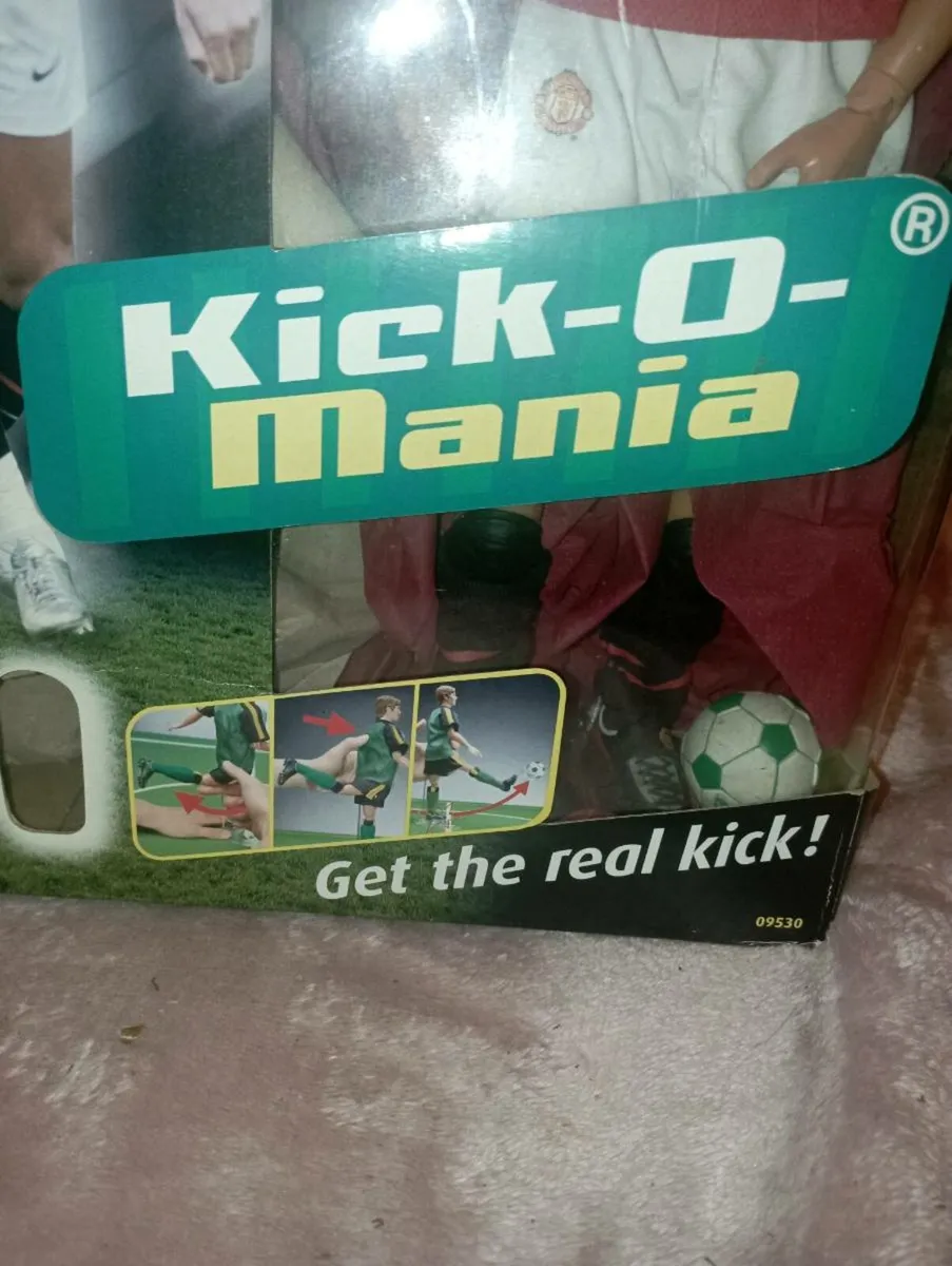 3 BOX MANCHESTER'S UNITED KICK -O-MAINA  FIGURES - Image 1