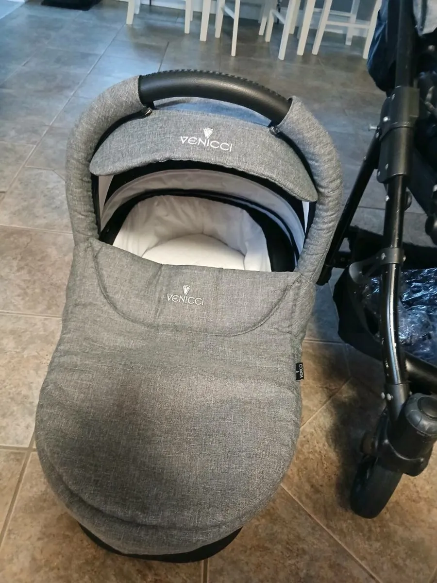 Venicci buggy and pram - Image 4
