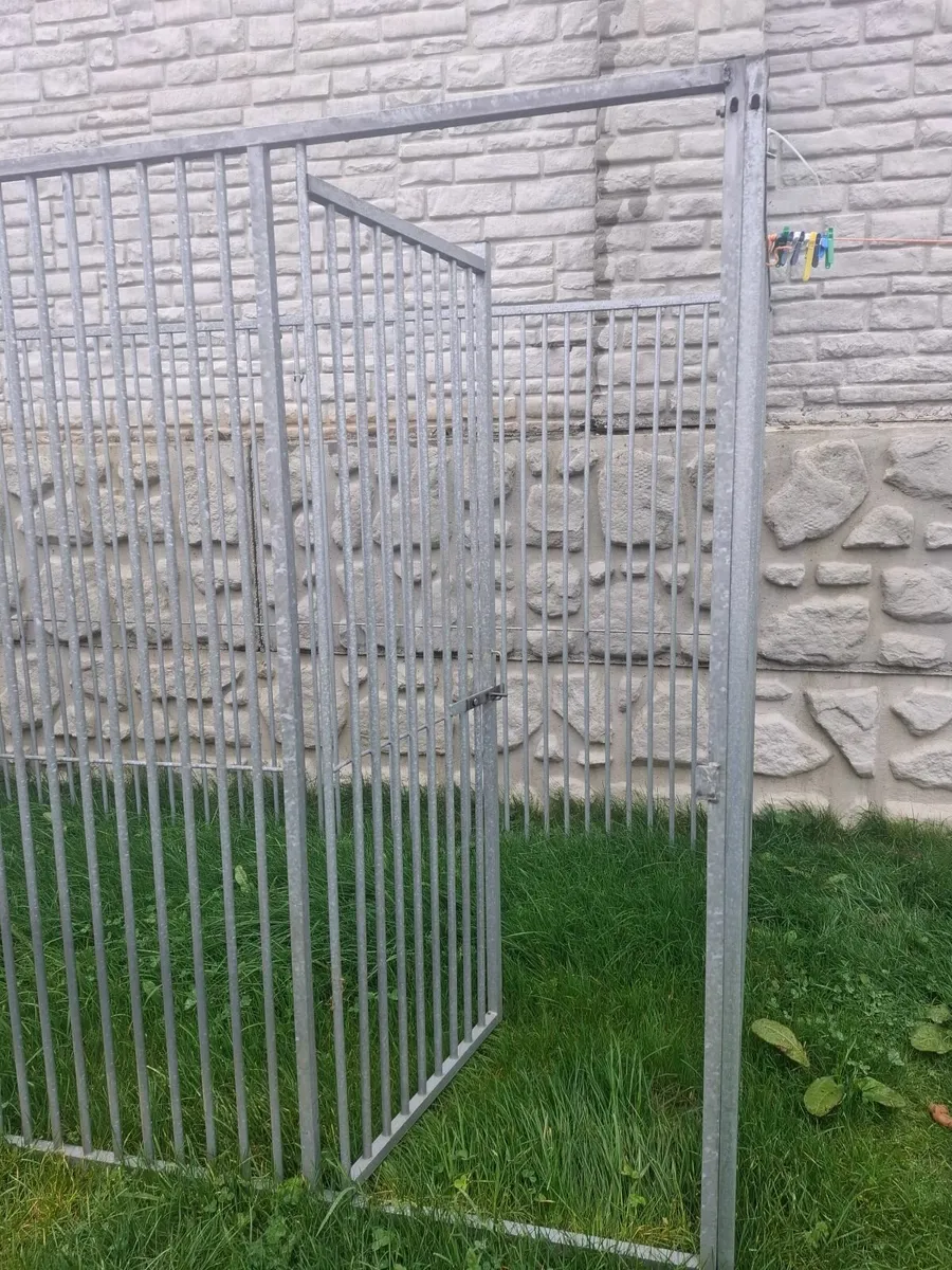 Dog run and house - Image 2