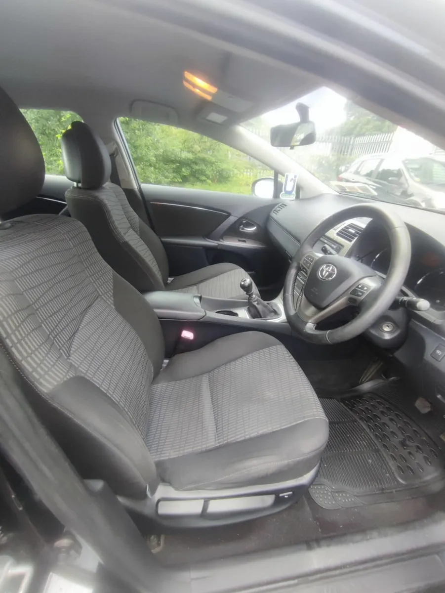 Toyota Avensis 2011 - Image 3