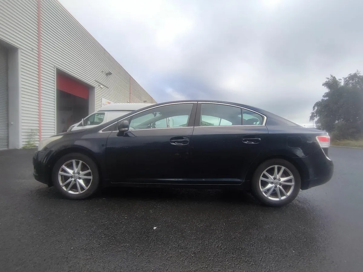Toyota Avensis 2011 - Image 4