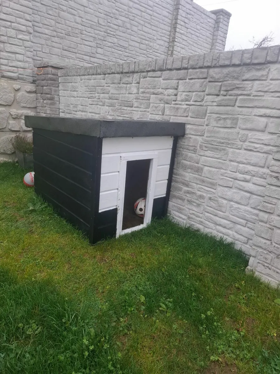 Dog house - Image 1