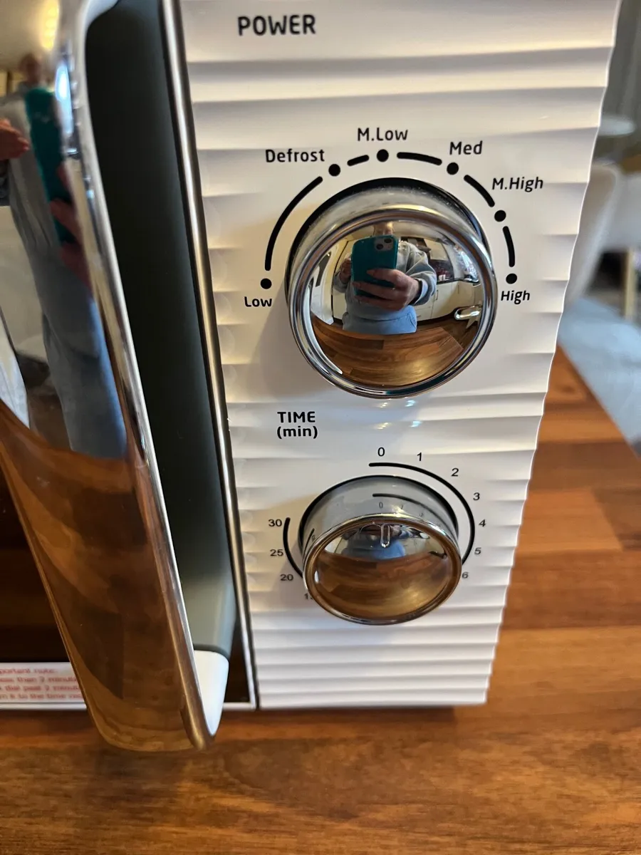 Russell Hobbs Microwave White - Image 2