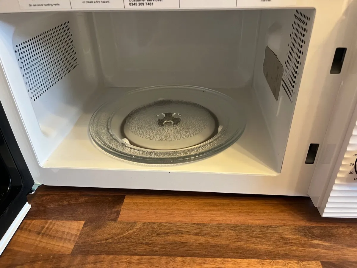 Russell Hobbs Microwave White - Image 3