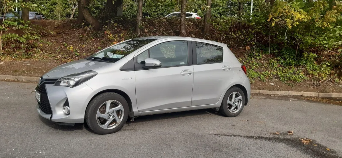 161 Toyota Yaris Hybrid Luxury - Image 3