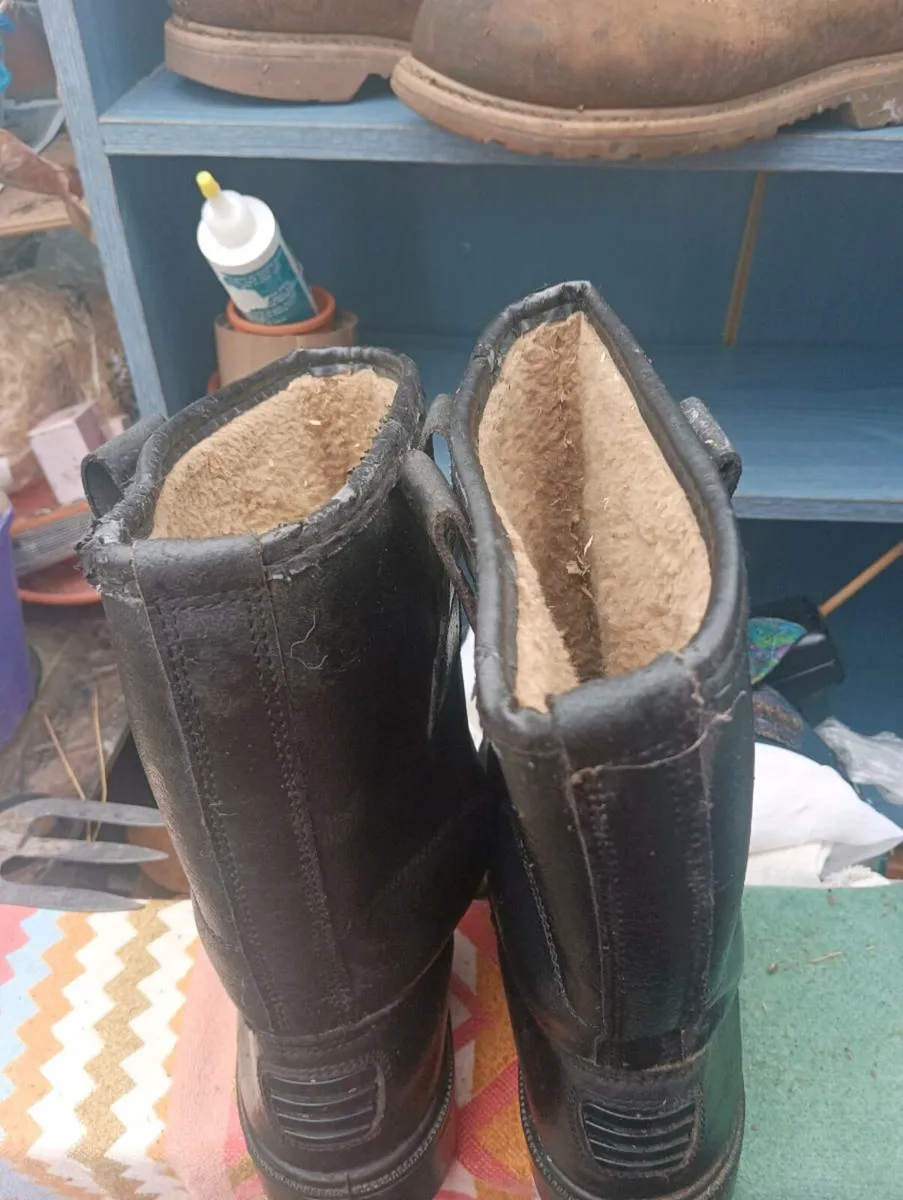 Work boots steel toe, good condition 8half, - Image 3