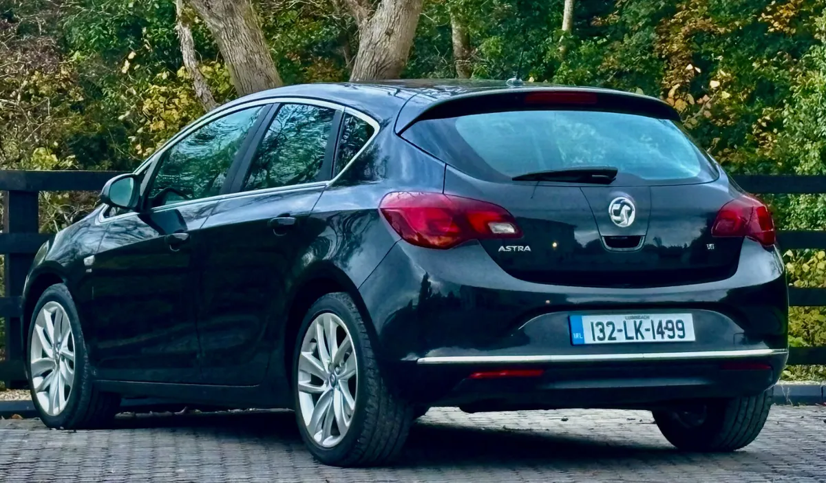 Vauxhall Astra 2013 low km,s STUNNING CAR - Image 3