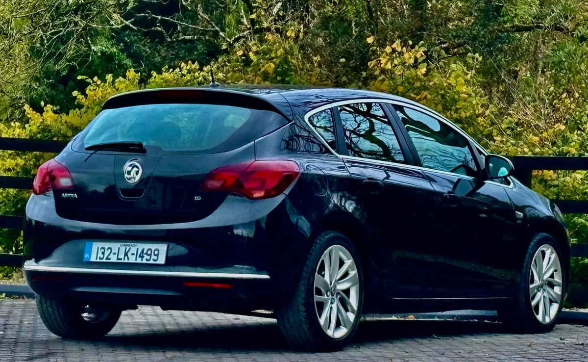 Vauxhall Astra 2013 low km,s STUNNING CAR - Image 4