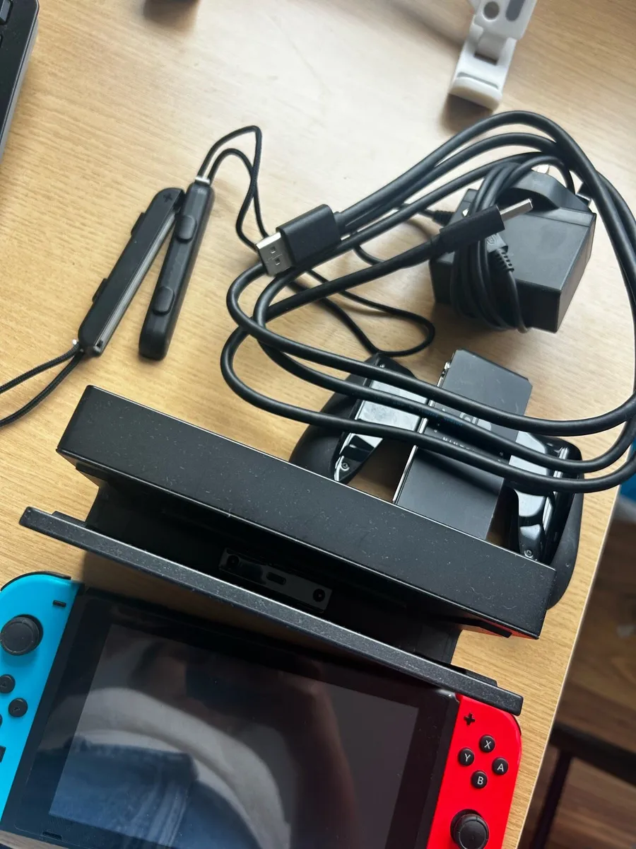 Nintendo Switch OLED - Image 1