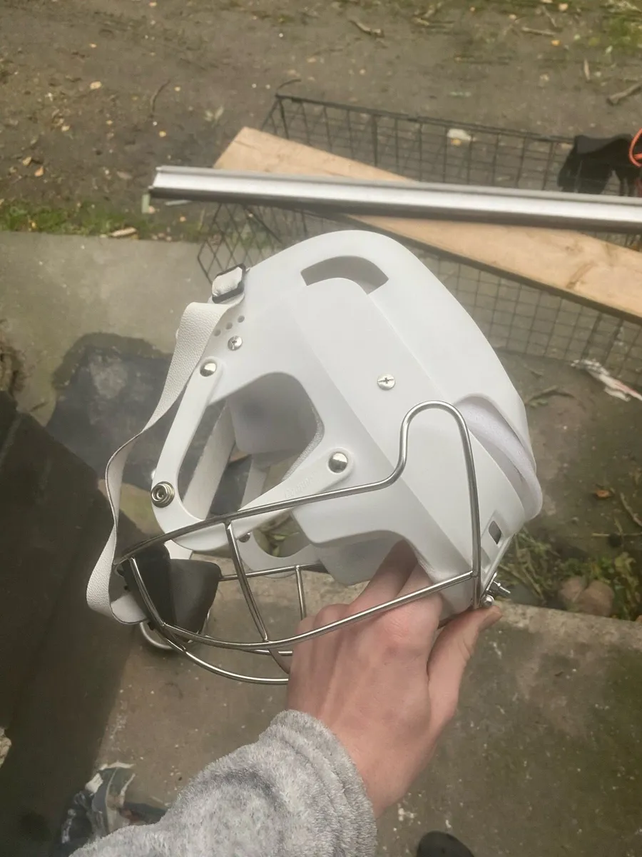 Newstyle Playmaker Cooper sk100 hurling helmet - Image 3