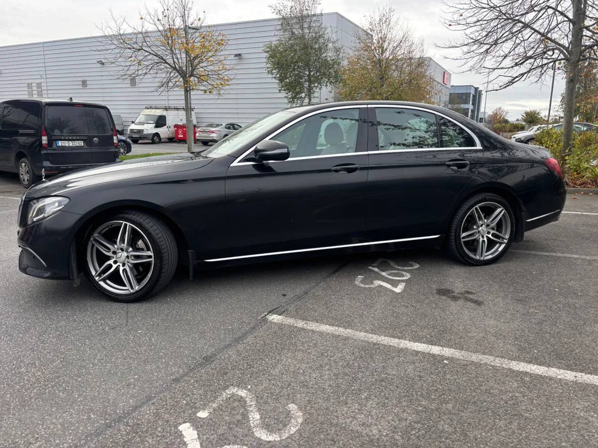 181 Mercedes-Benz E-Class E220 CDI Auto Avantgarde - Image 2