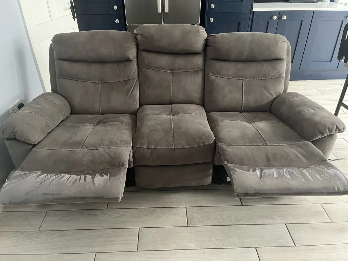 Grey 3 seater recliner sofa - Image 2