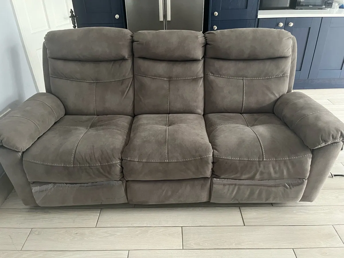 Grey 3 seater recliner sofa - Image 4