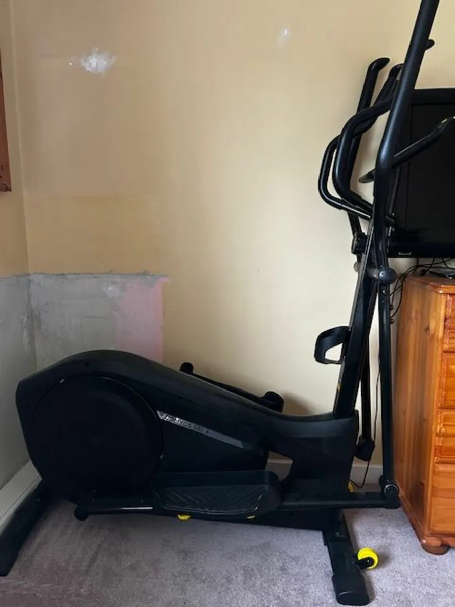 Cross trainer - Image 1