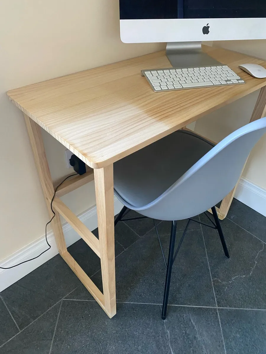 Small desk / Chair - Image 2