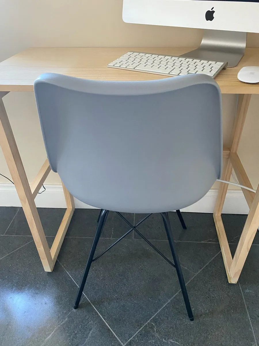 Small desk / Chair - Image 3