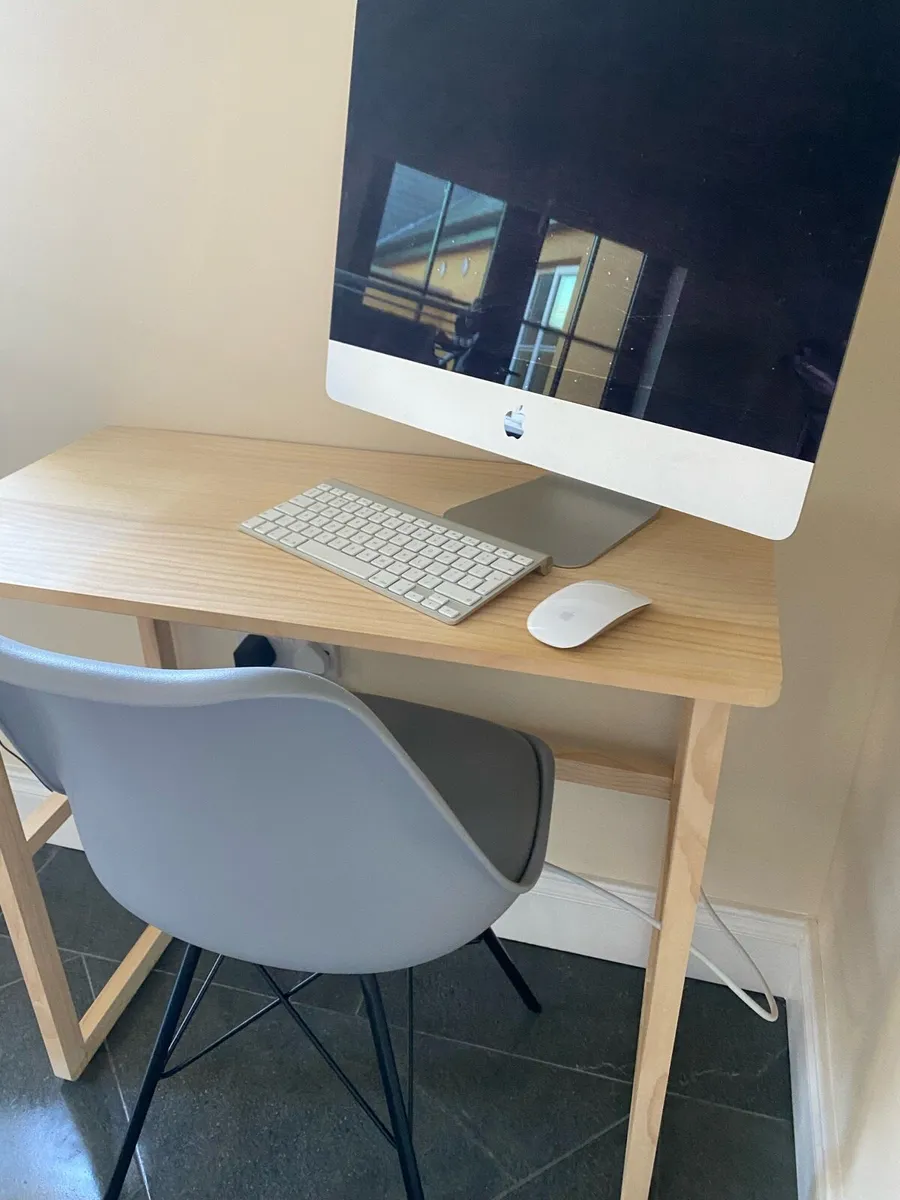 Small desk / Chair - Image 4