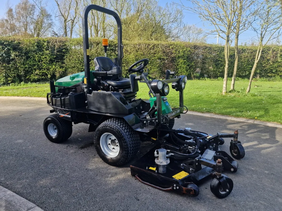 2019 Ransomes diesel ride on mower lawnmower - Image 3