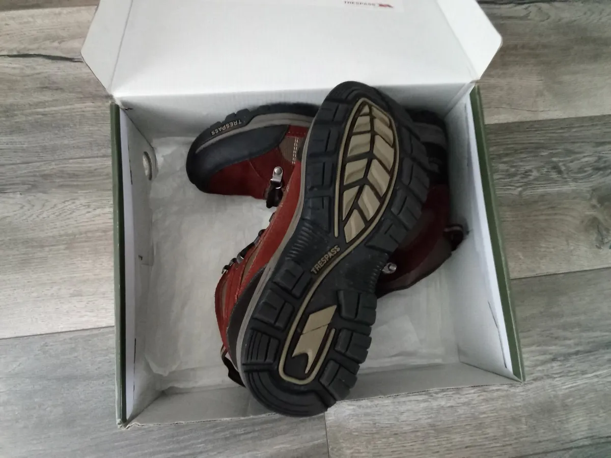 Trespass Brand Women's Waterproof Hiking Boots. - Image 4