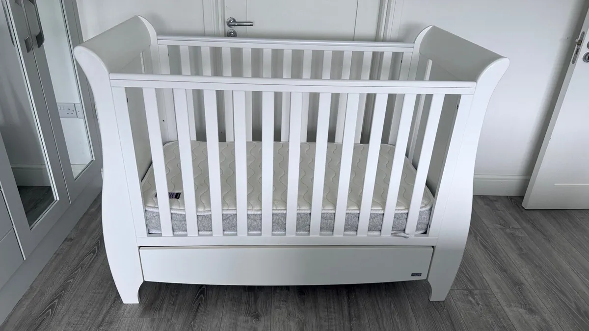 Tutti Bambini Katie Sleigh Cot Bed with Mattress - Image 3