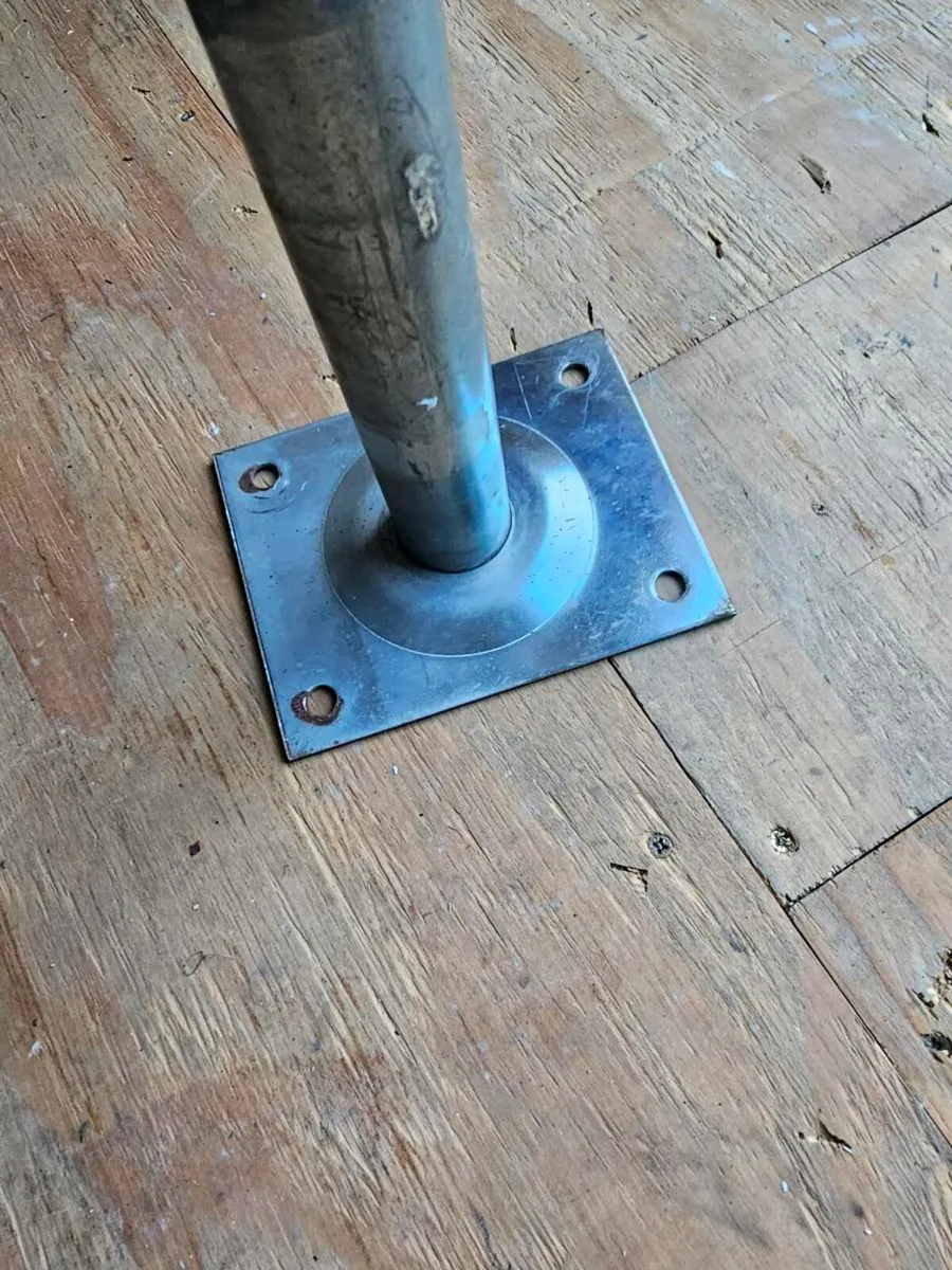 Satellite Bracket with screws - Image 4