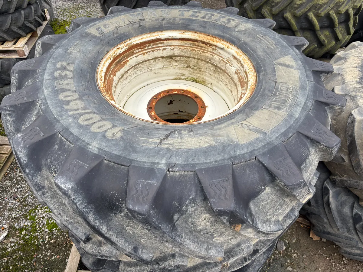 900 60 r32 - Image 1