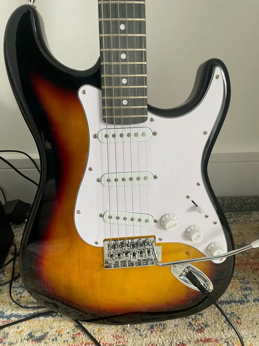 Electric Guitar + Amp - Image 2