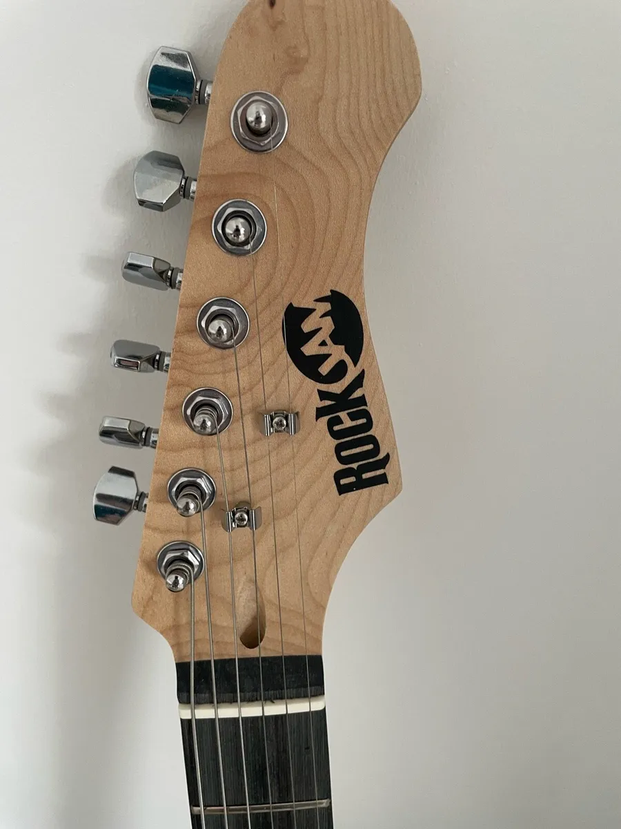 Electric Guitar + Amp - Image 4