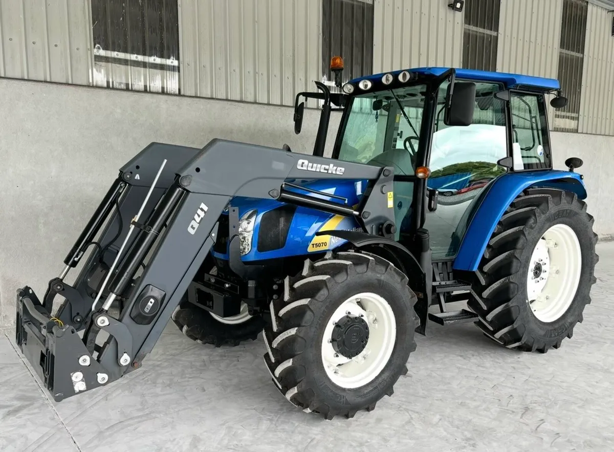 13 NEW HOLLAND T5070 c/w QUICKE LOADER - Image 1