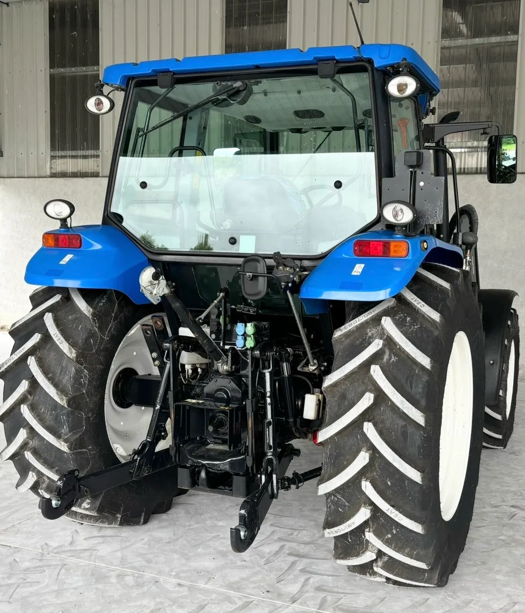 13 NEW HOLLAND T5070 c/w QUICKE LOADER - Image 4