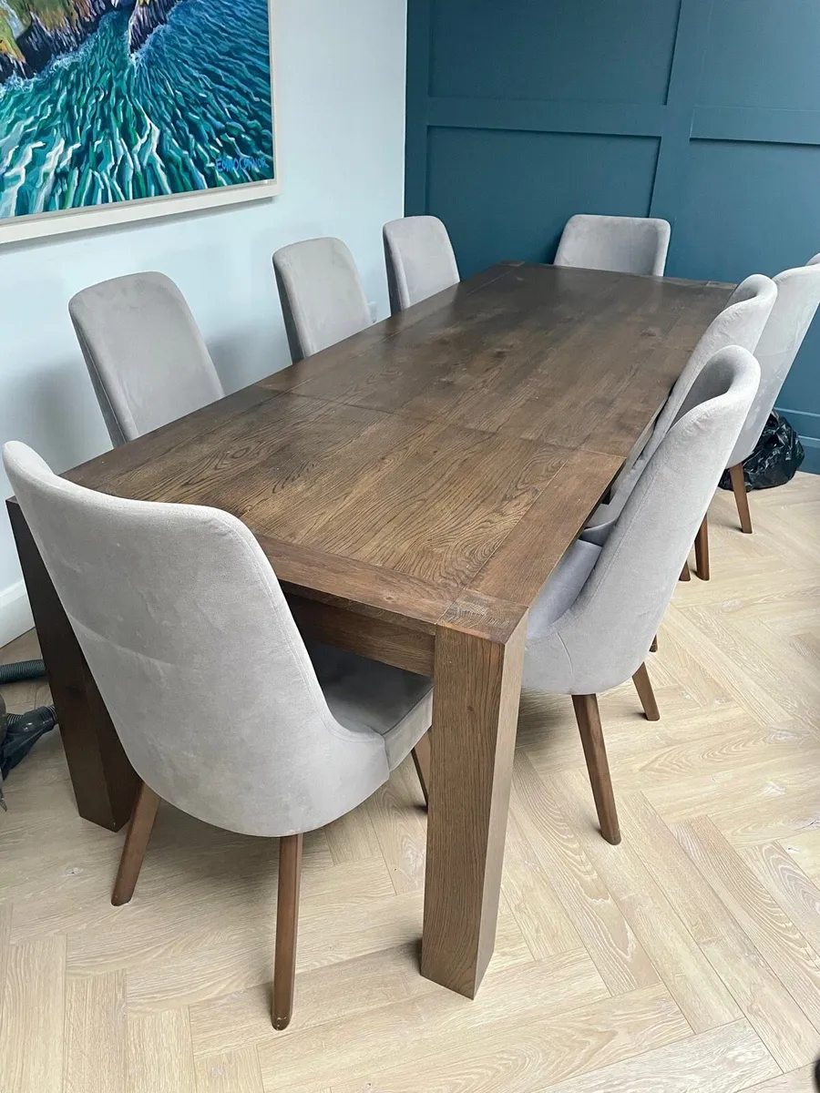 Dining table and 8 chairs - Image 1