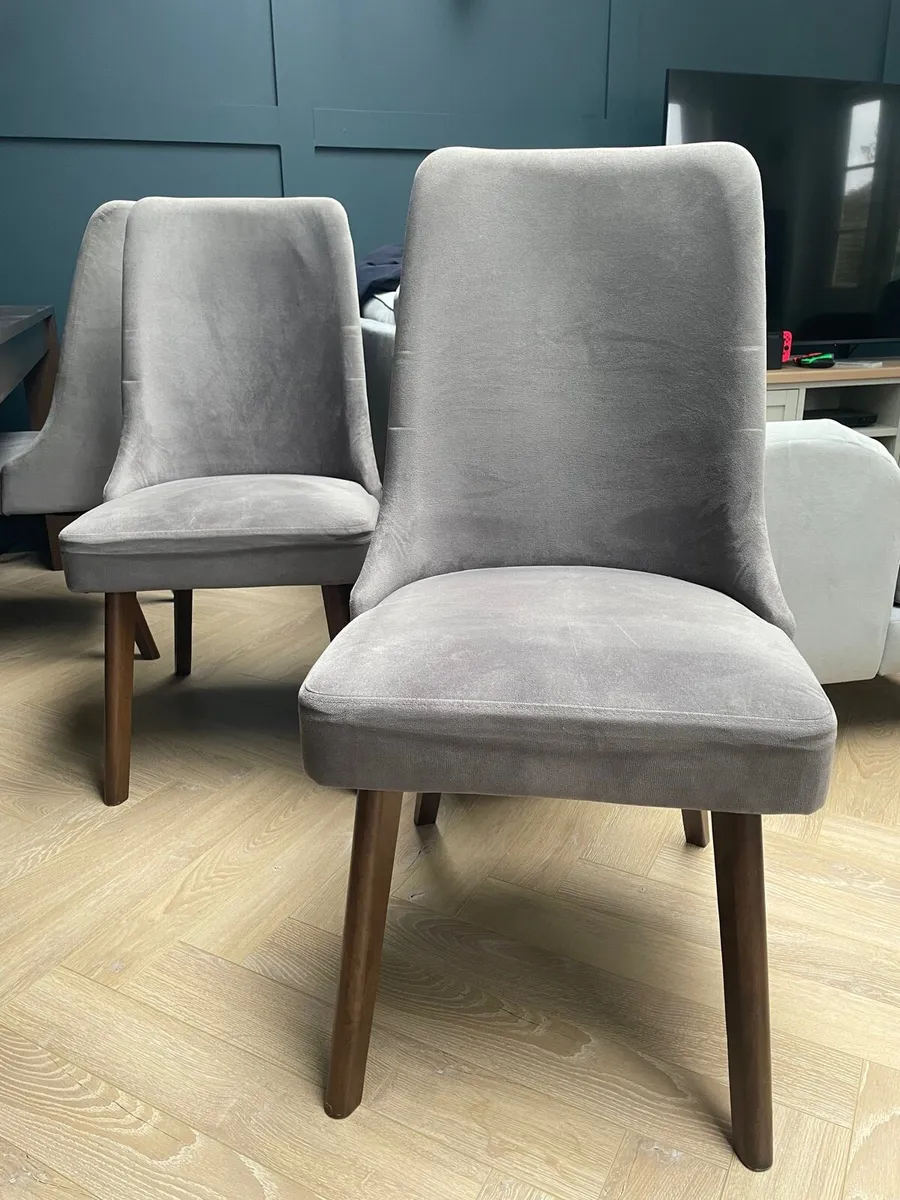 Dining table and 8 chairs - Image 3