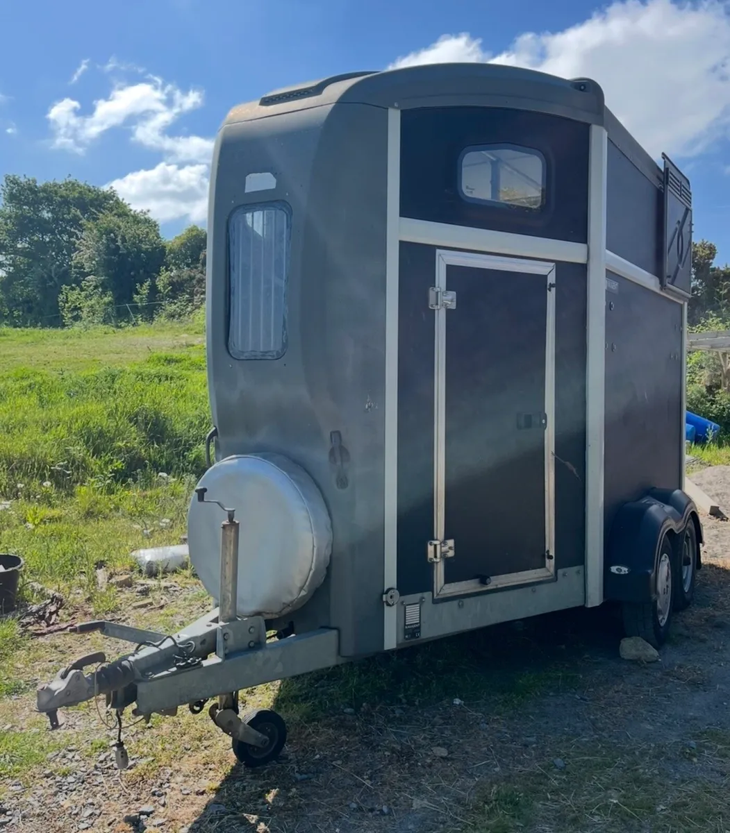 Nugent Spirit 25 Horse Box - Image 1