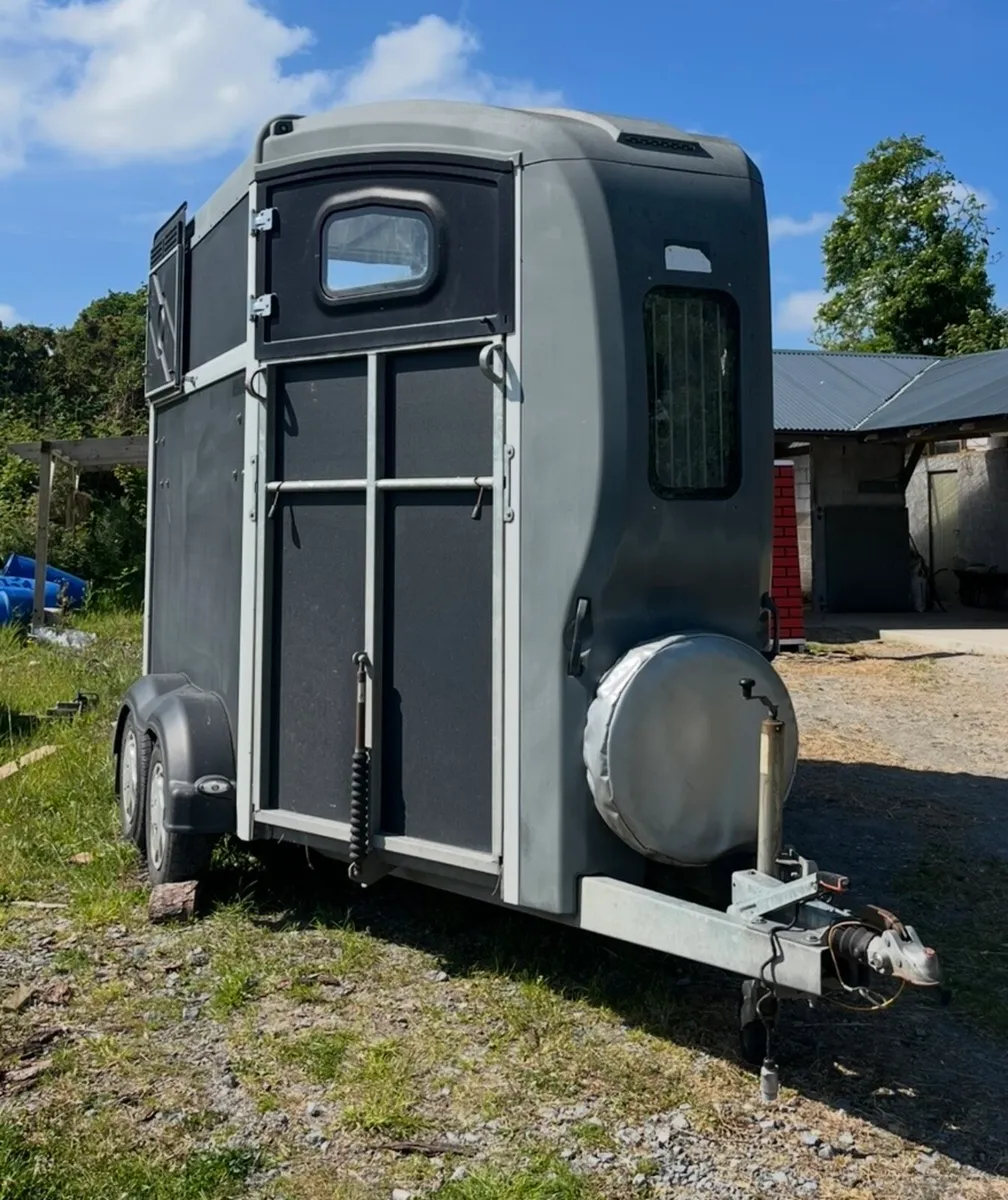 Nugent Spirit 25 Horse Box - Image 2