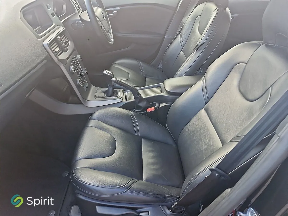 Volvo V40 D2 (120hp) Diesel  Manual  Full Leather - Image 4