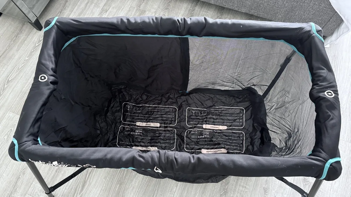 Babymoov Travel Cot Lightweight + Mosquito Net - Image 3