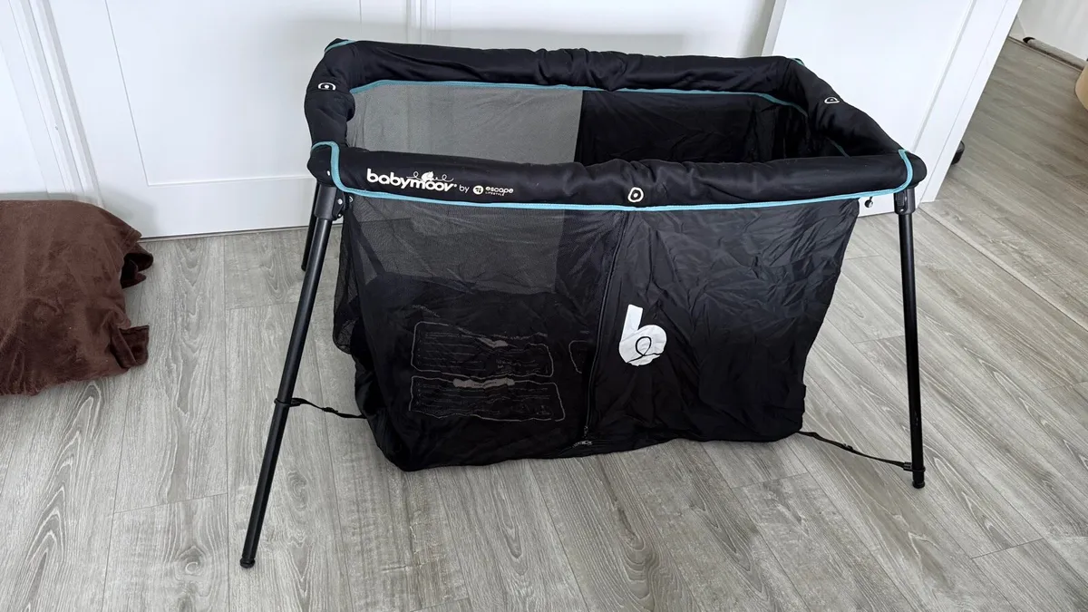 Babymoov Travel Cot Lightweight + Mosquito Net - Image 4