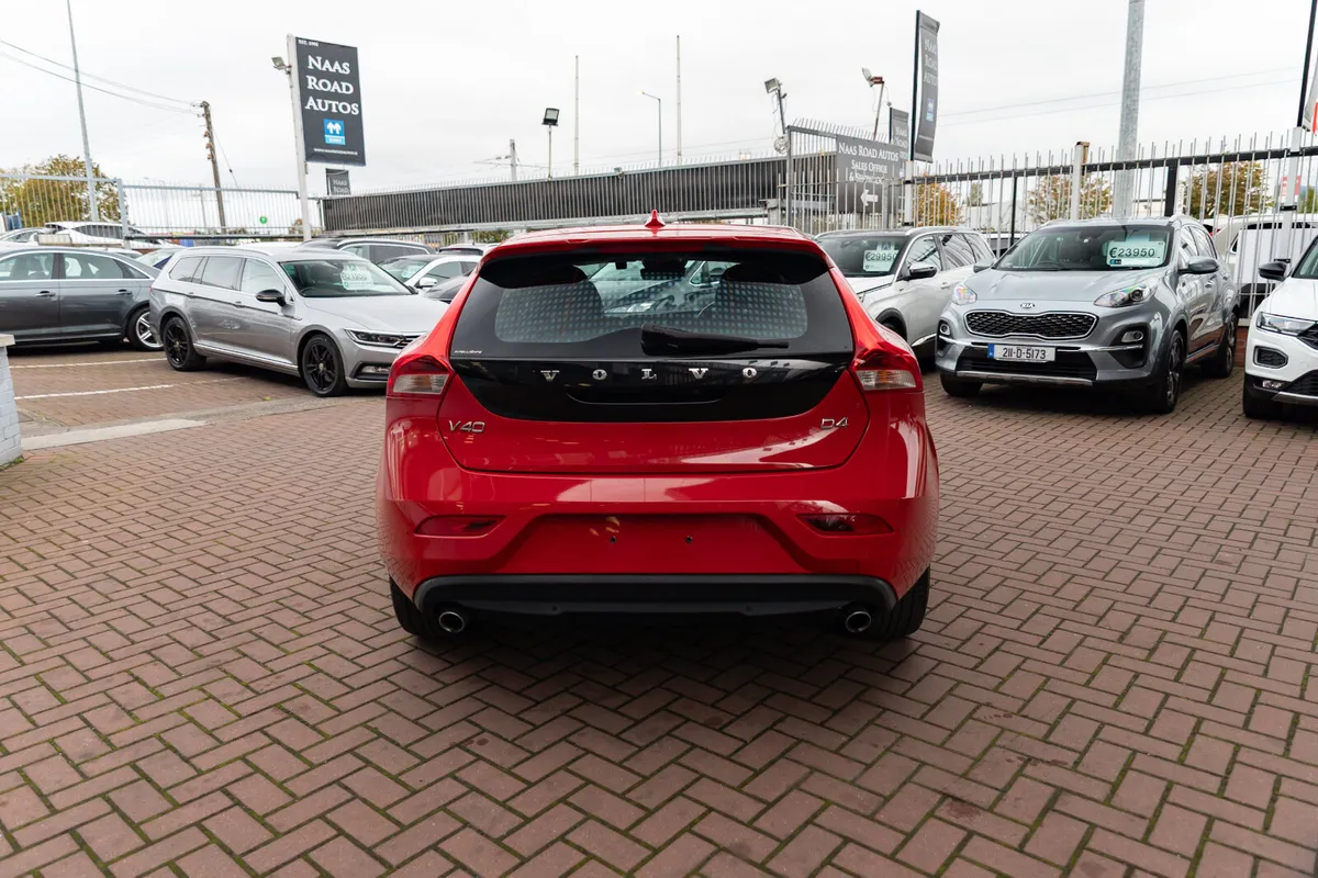 2.0D4 MOMENTUM 5DR HATCHBACK AUTOMATIC // - Image 4