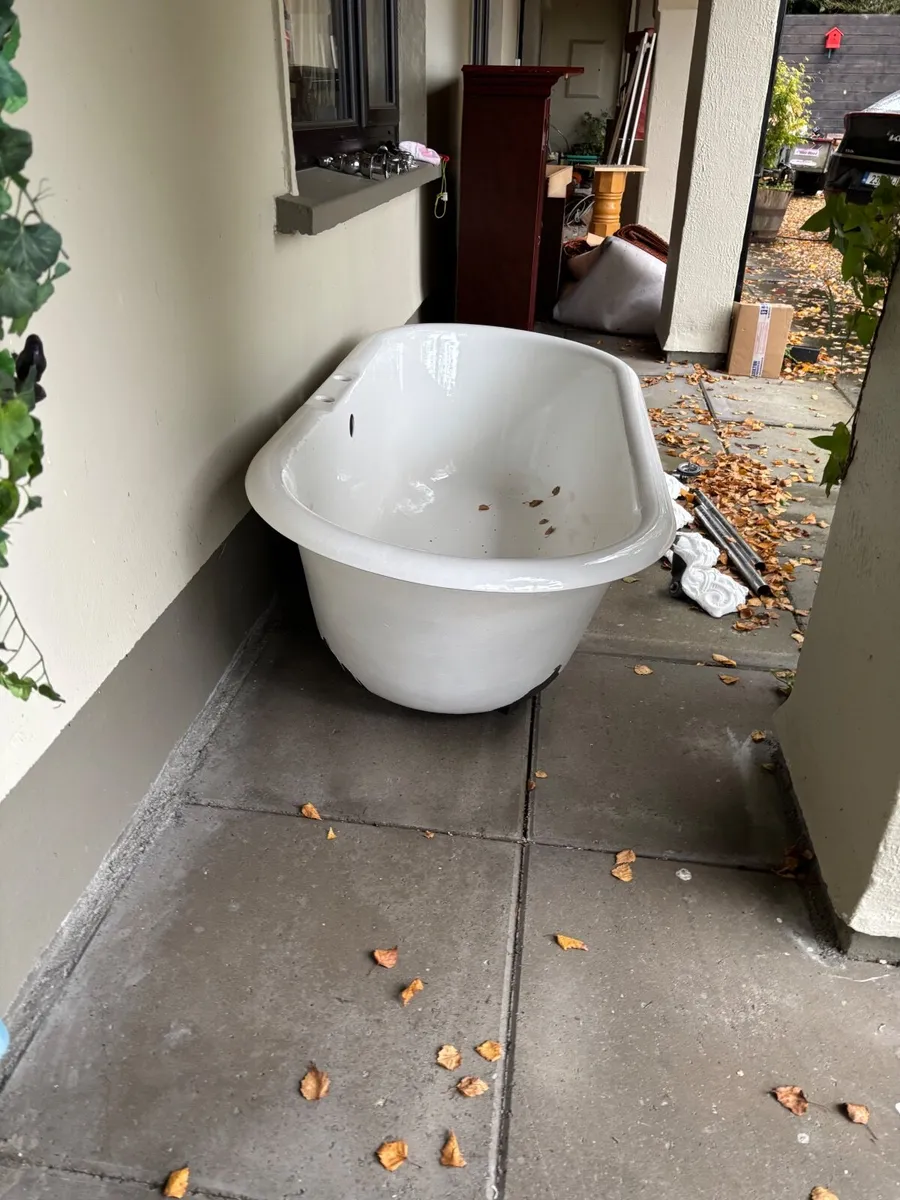 Cast iron bath free standing white as new never us - Image 2