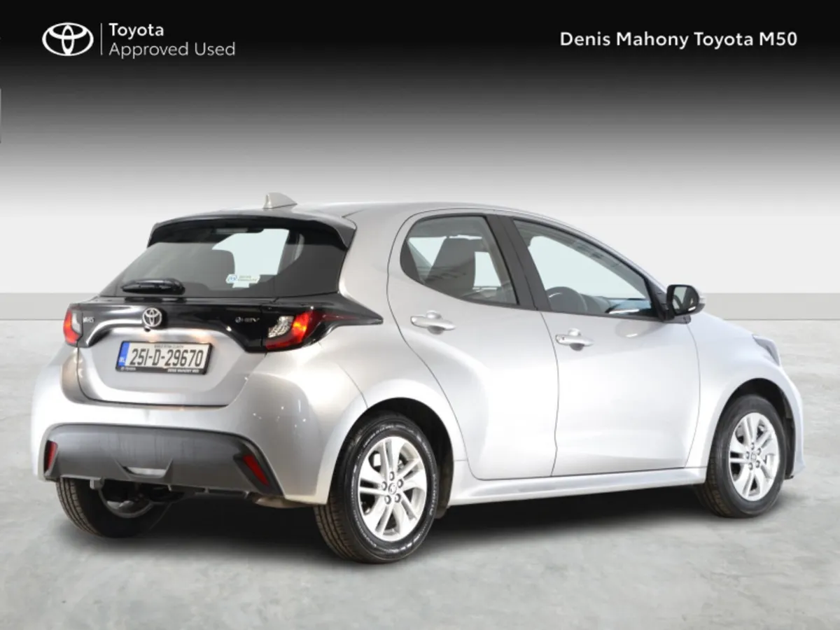 Toyota Yaris Hybrid Luna Auto - Image 2