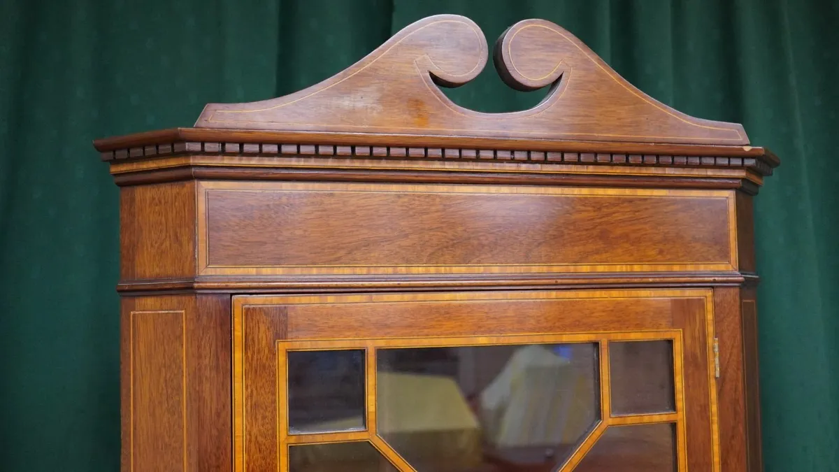 Edwardian Mahogany Corner Display Cabinet - Image 3