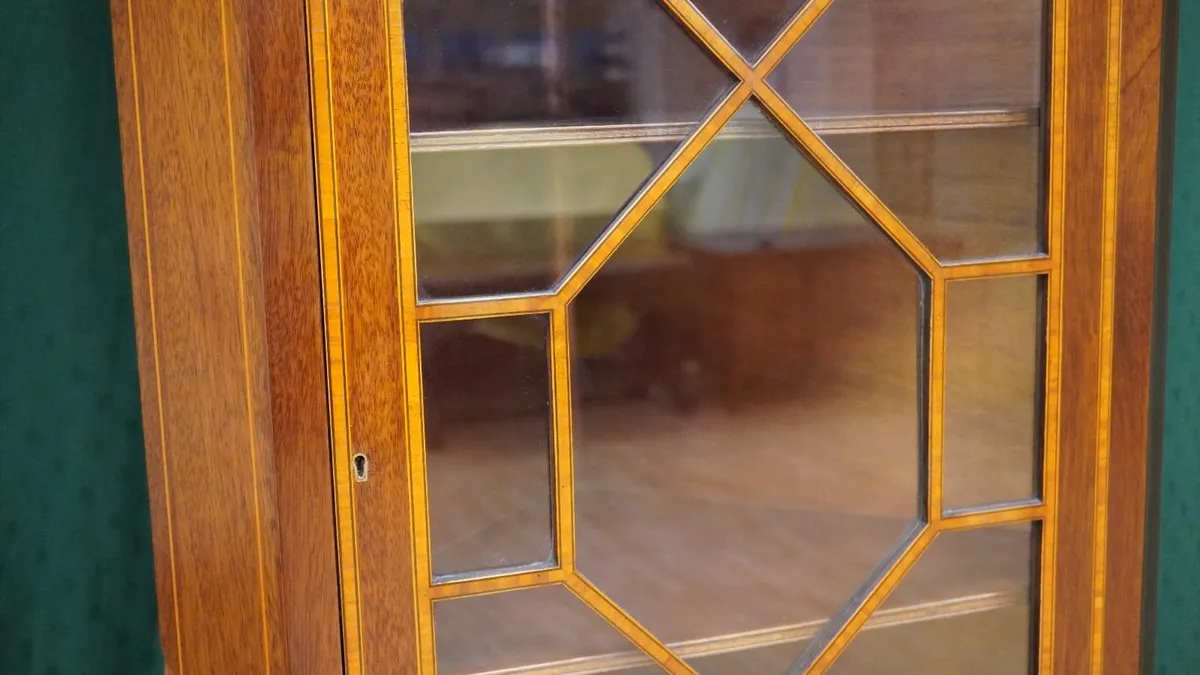 Edwardian Mahogany Corner Display Cabinet - Image 4